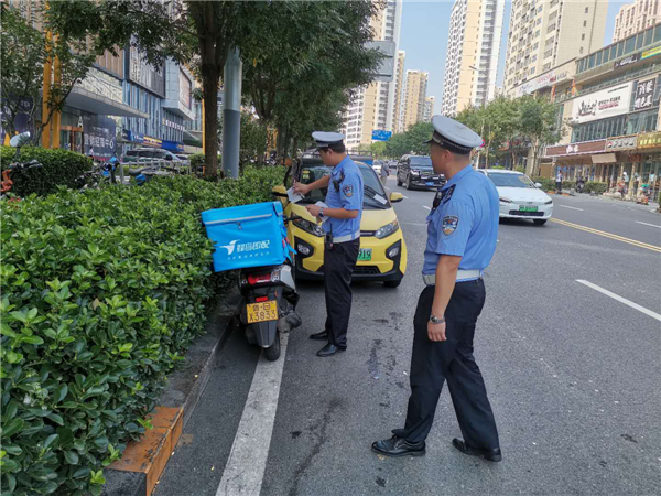 青島市北區(qū)雙山街道：共建全國文明城市 聯(lián)合執(zhí)法分隊“集結(jié)”重拳整治市容市貌